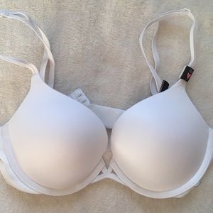 VS white push up bra. 32C. NWT